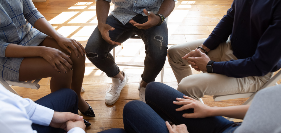 alcohol-rehab-therapy-group