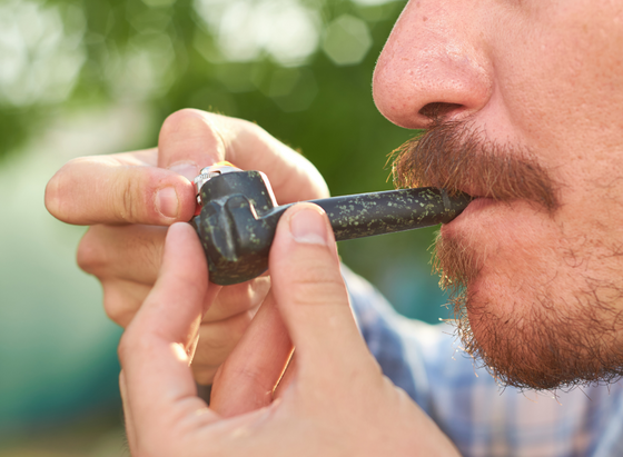 crack-cocaine-addiction-pipe