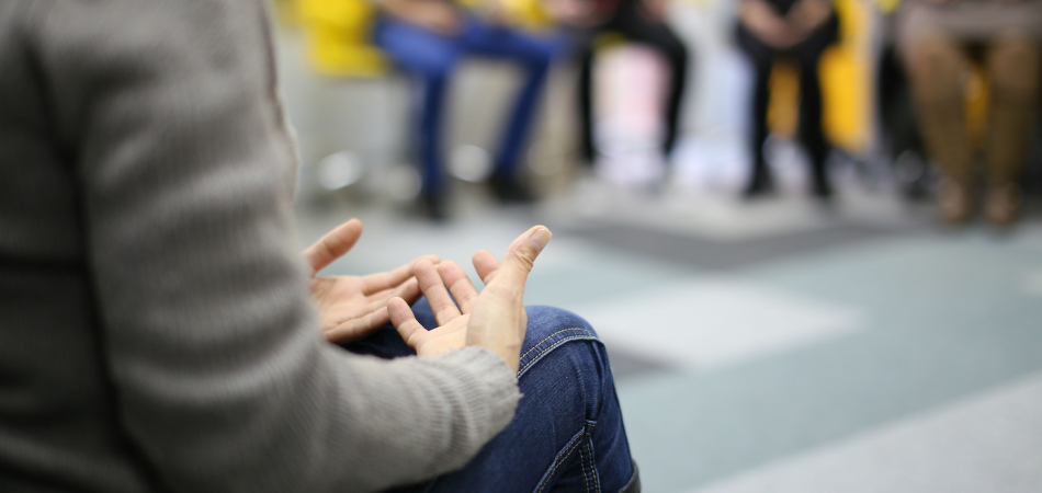 heroin-rehab-therapy-group
