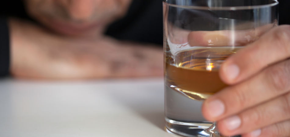 how-to-help-an-alcoholic-man-struggling
